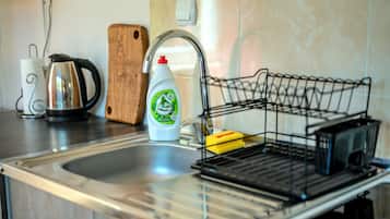 Frigorífico, horno, placa de cocina y cafetera o tetera