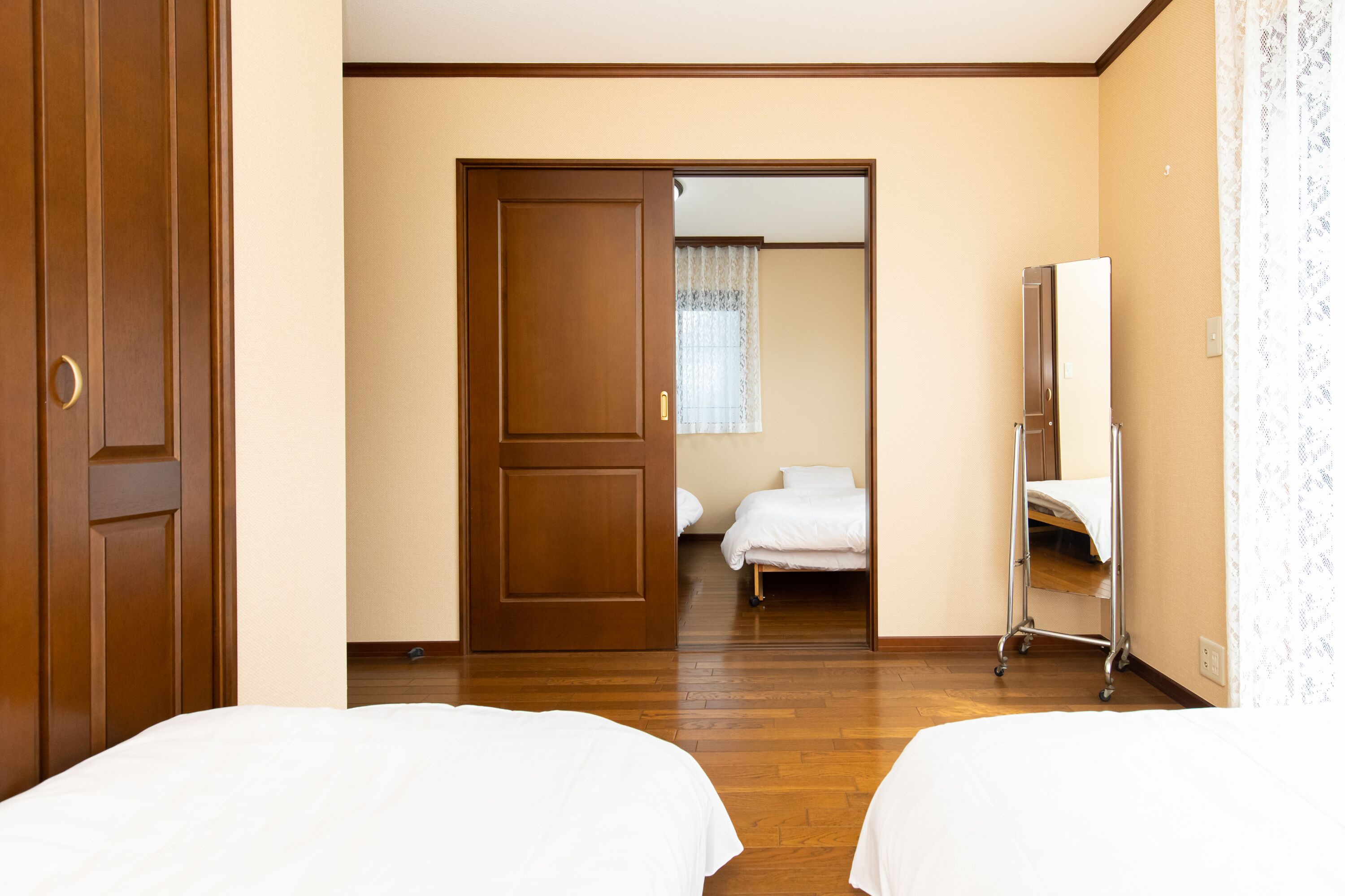 一棟貸し | 1 室のベッドルーム、デスク、ノートパソコン用作業スペース、アイロン / アイロン台