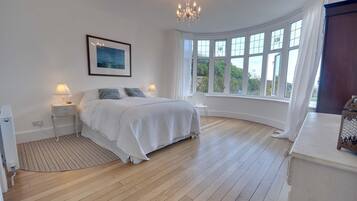 3 bedrooms, iron/ironing board, cots/infant beds, free WiFi