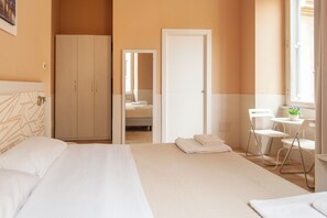 Classic Double or Twin Room | In-room safe, desk, laptop workspace, blackout drapes - Domus Porta Angelica (Rome)
