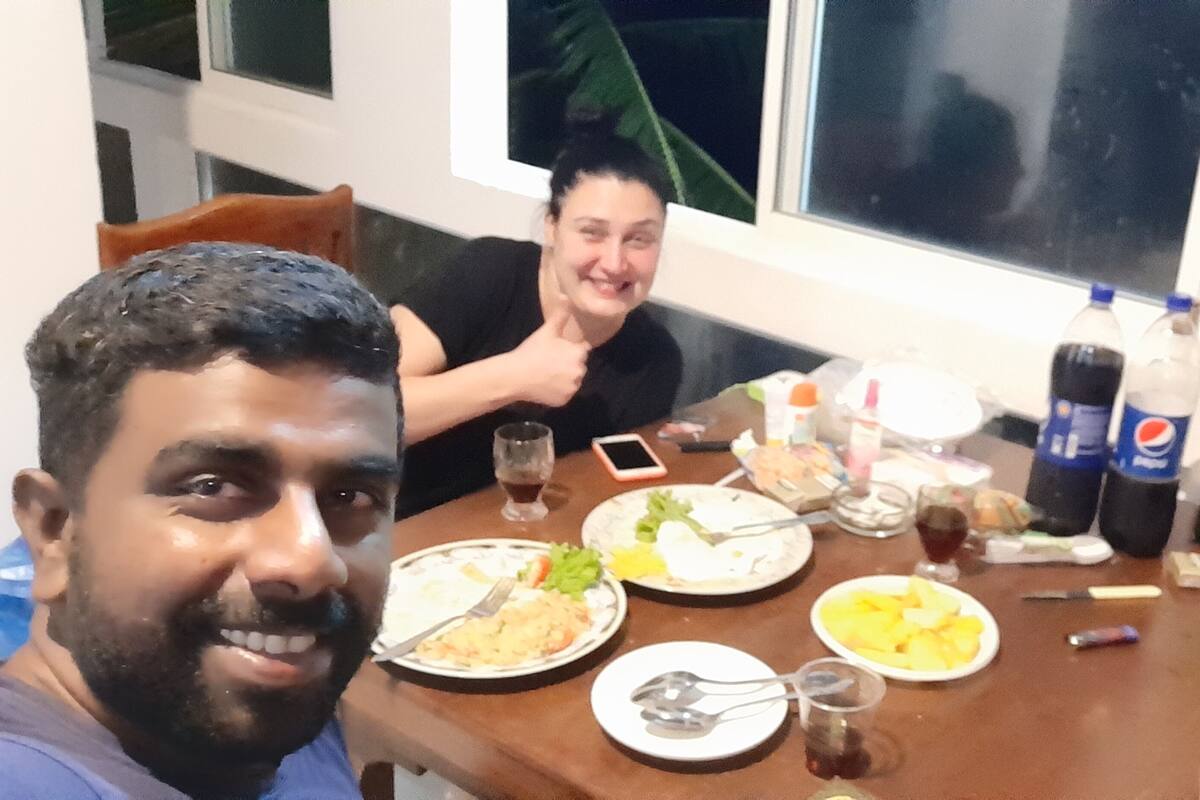 Deluxe Room, Smoking, Beach View | In-room dining