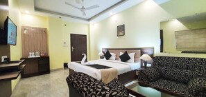 Studio exécutif, vue sur la ville | Literie de qualité, lit avec matelas en mousse à mémoire, décor unique