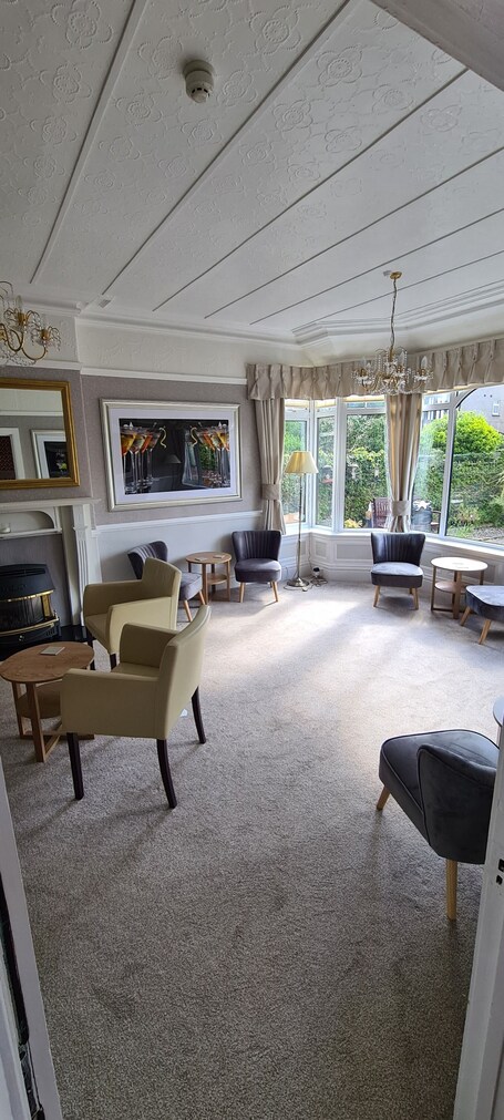 Sunnycroft Guesthouse - Image 17