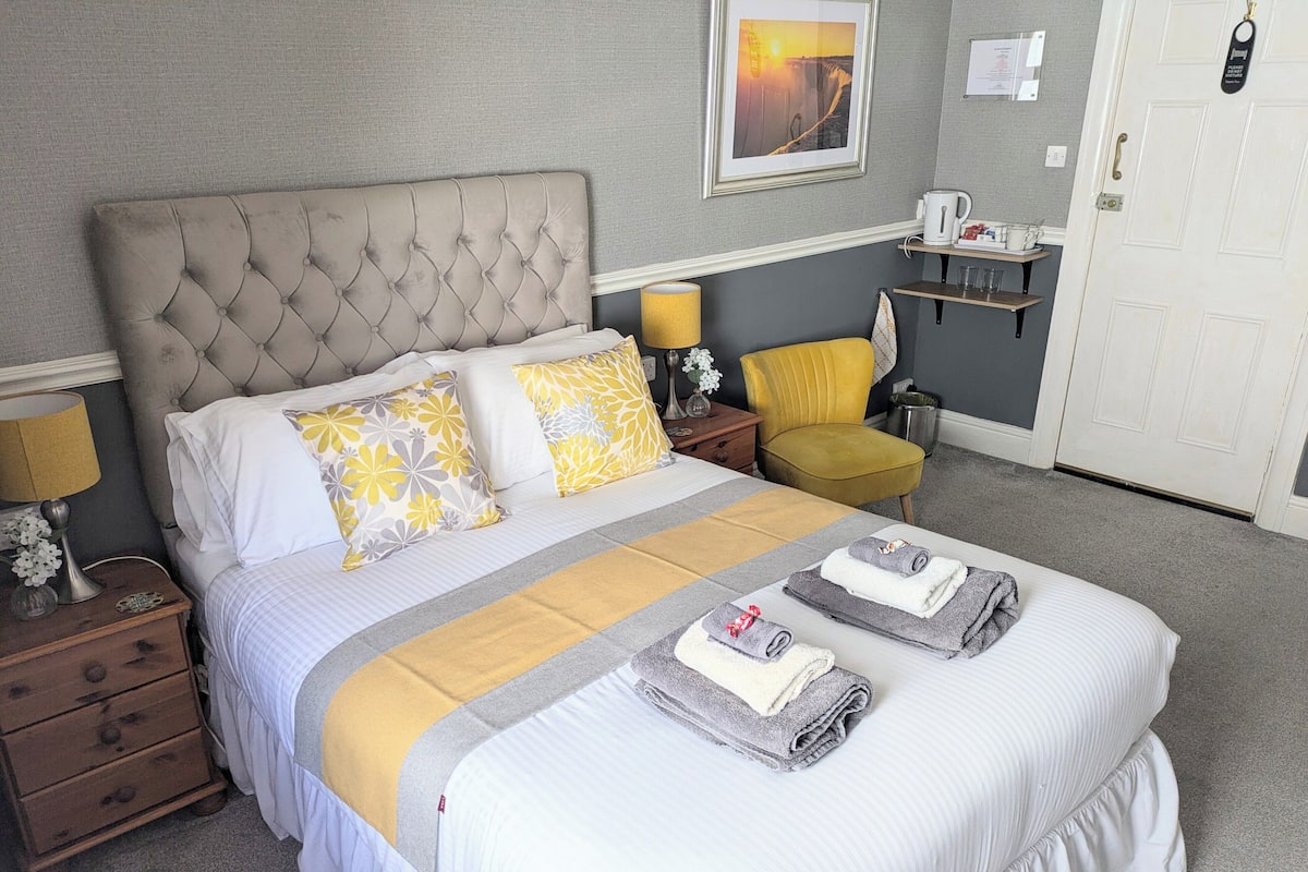 Habitación clásica doble (4) | Wifi gratis y ropa de cama