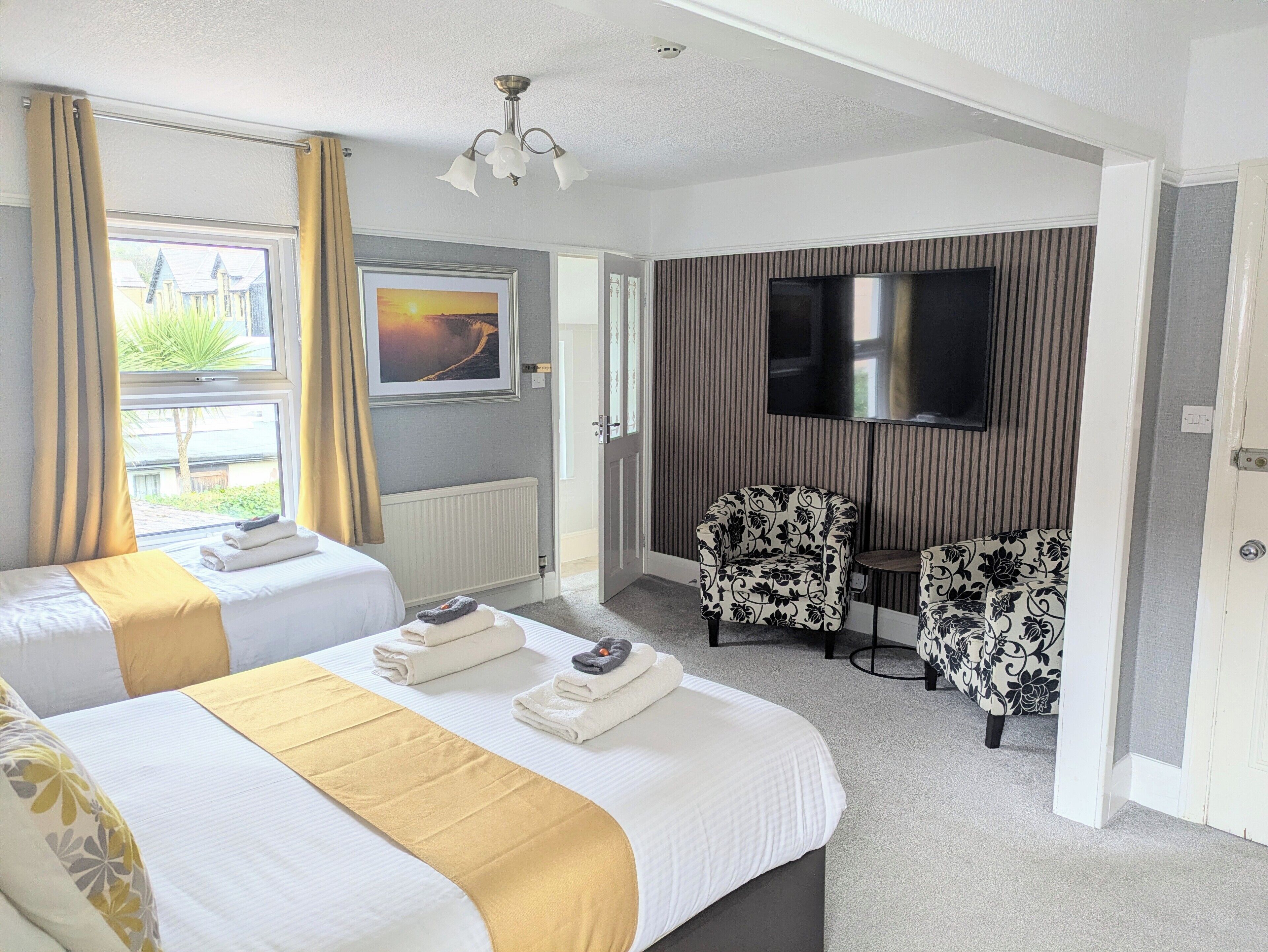 Habitación triple clásica | Wifi gratis y ropa de cama 