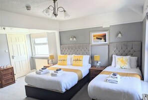 Classic Triple Room | Free WiFi, bed sheets - Sunnycroft Guesthouse (Llandudno)