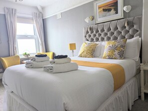 Classic Double Room (6) | Free WiFi, bed sheets - Sunnycroft Guesthouse (Llandudno)