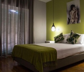 Chambre Claire - Standard Double Room | Allergitestade sängkläder, minibar och individuell inredning
