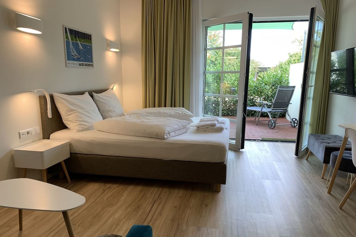 Junior Double Room, 1 Bedroom, Accessible, Patio | Courtyard view