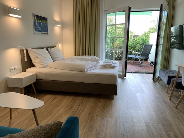 Junior Double Room, 1 Bedroom, Accessible, Patio | Courtyard view