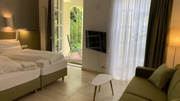 Romantic Apartment | 1 bedroom, in-room safe, desk, laptop workspace