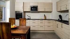 Condo tiện nghi đơn giản | Bếp riêng
