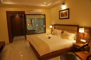 Deluxe Double Room | Egyptian cotton sheets, premium bedding, down comforters