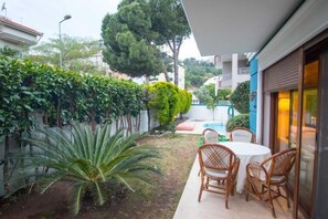Villa, 4 Bedrooms | Teres/patio