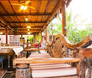 屋外ダイニングエリア