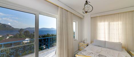 Duplex | 3 bedrooms, iron/ironing board, free WiFi