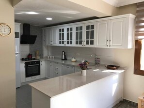 Villa | Private kitchen | Fridge, oven, stovetop, dishwasher - Jasmin Villas (Marmaris)