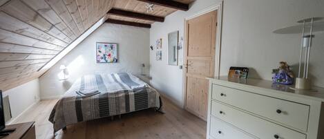 Family Apartment, 2 Bedrooms, Ensuite, Garden Area | Premium bedding, down comforters, pillowtop beds, iron/ironing board