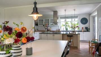 Family Studio, 2 Bedrooms, Ensuite, Garden Area | Private kitchen | Fridge, microwave, oven, stovetop