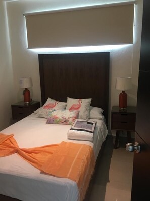 3 chambres, fer et planche à repasser, Wi-Fi, draps fournis