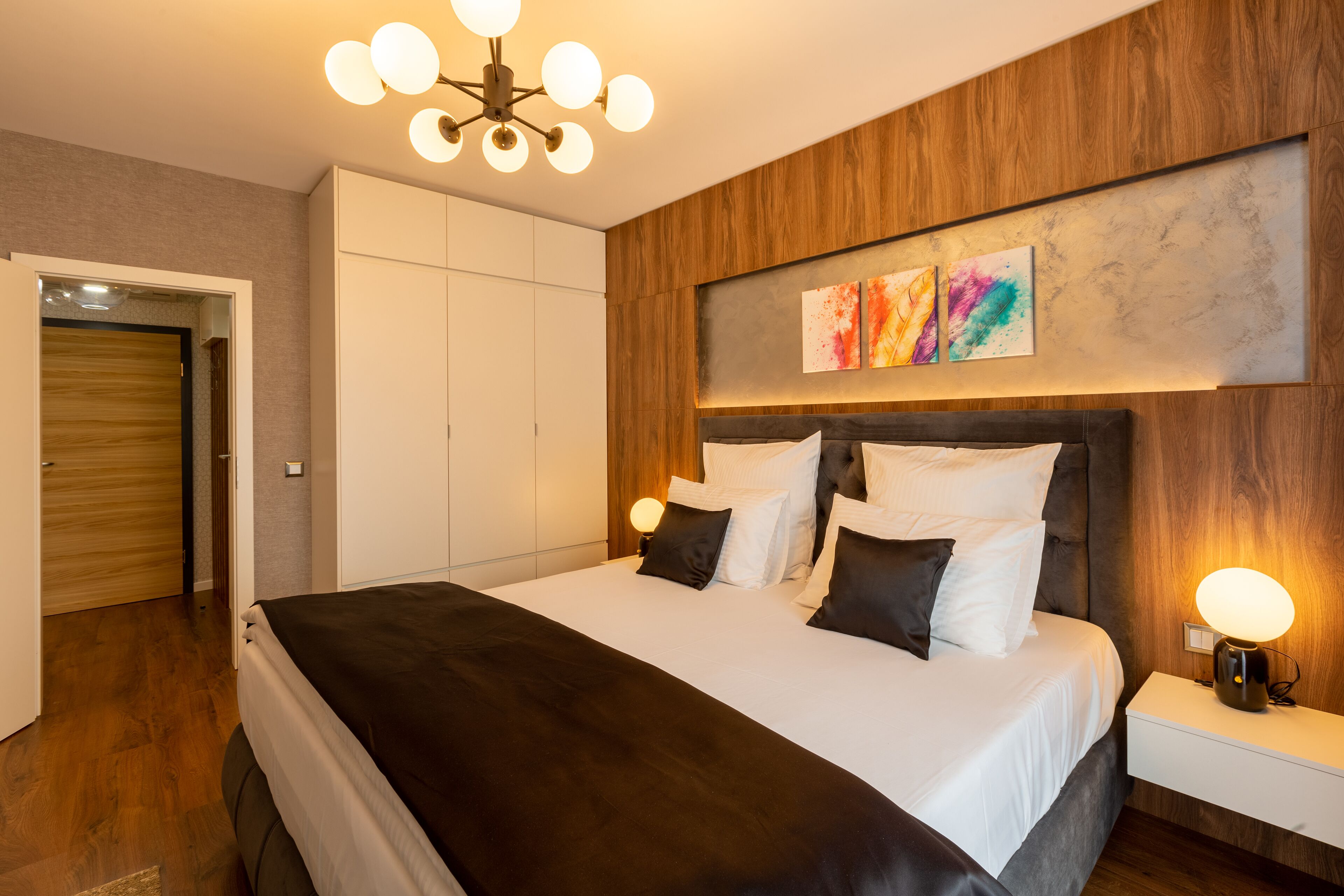 Apartment | Premium bedding, in-room safe, individually decorated, soundproofing