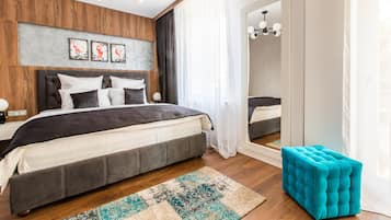 Studio | Premium bedding, in-room safe, individually decorated, soundproofing