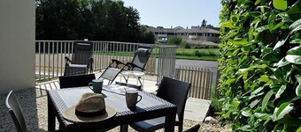 APARTMENT - CHARM AND COMFORT - WITH TERRACE IN RESIDENCE IN QUIET JONZAC