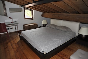 1 slaapkamer, een strijkplank/strijkijzer, gratis wifi, beddengoed