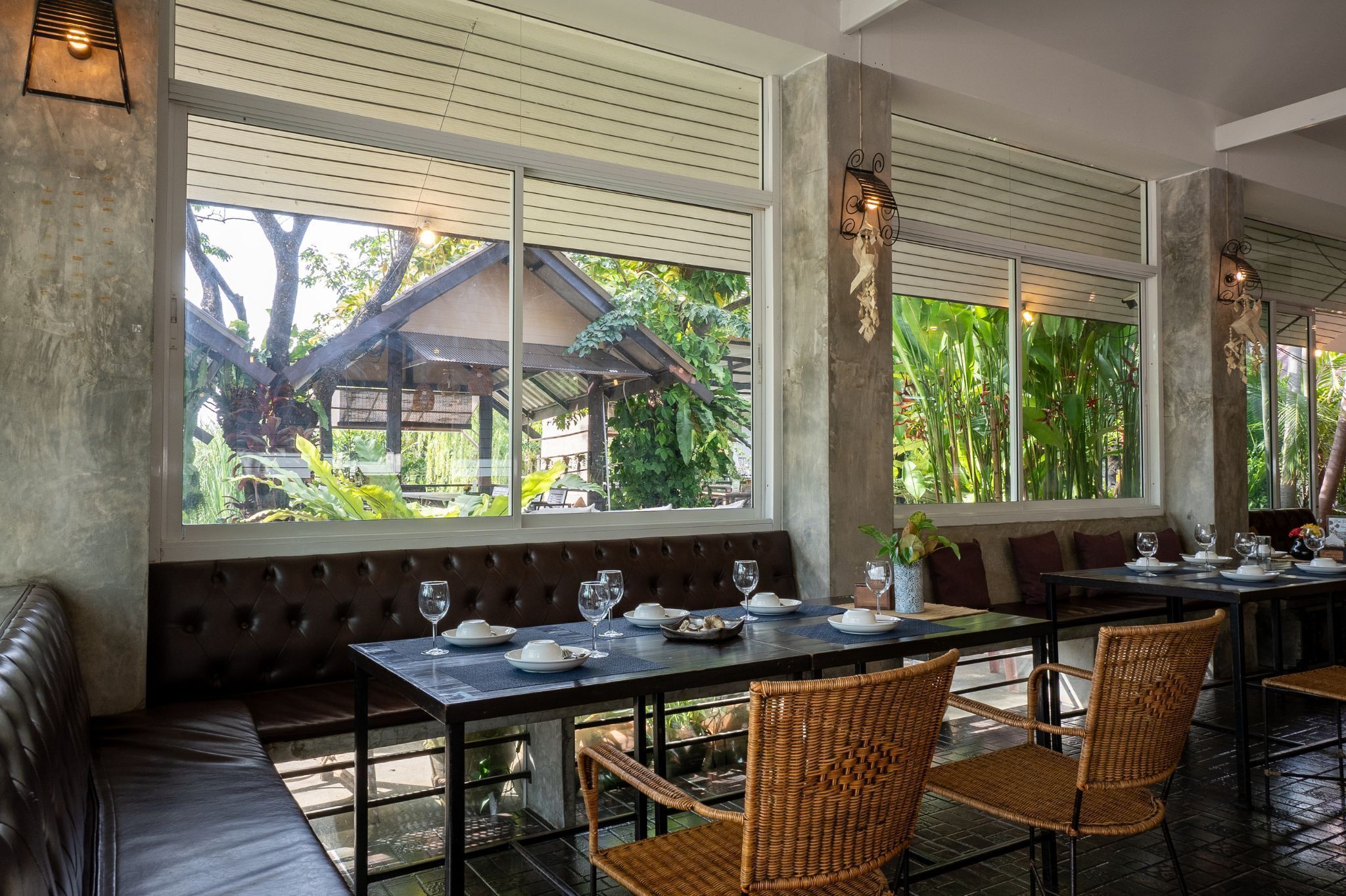 lunch and dinner served, local and international cuisine