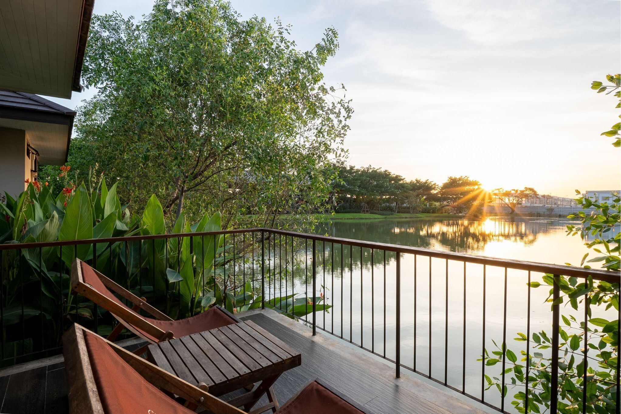 Villa Lake View King Bed