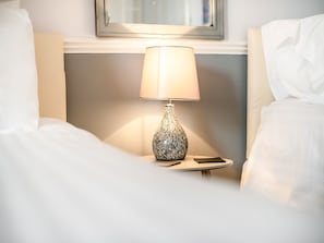 Standard-Zweibettzimmer, 2 Einzelbetten | Bügeleisen/Bügelbrett, kostenloses WLAN, Bettwäsche