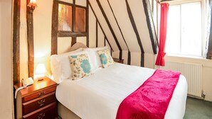 Habitación Deluxe, varias camas (Family of 5) | Tabla de planchar con plancha, wifi gratis y ropa de cama
