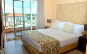 Tallelokero huoneessa, työpöytä