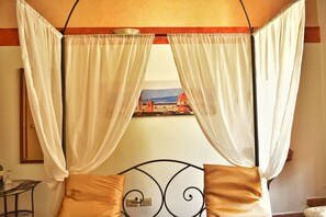 Double Room, Private Bathroom | Desk, soundproofing, iron/ironing board, free WiFi