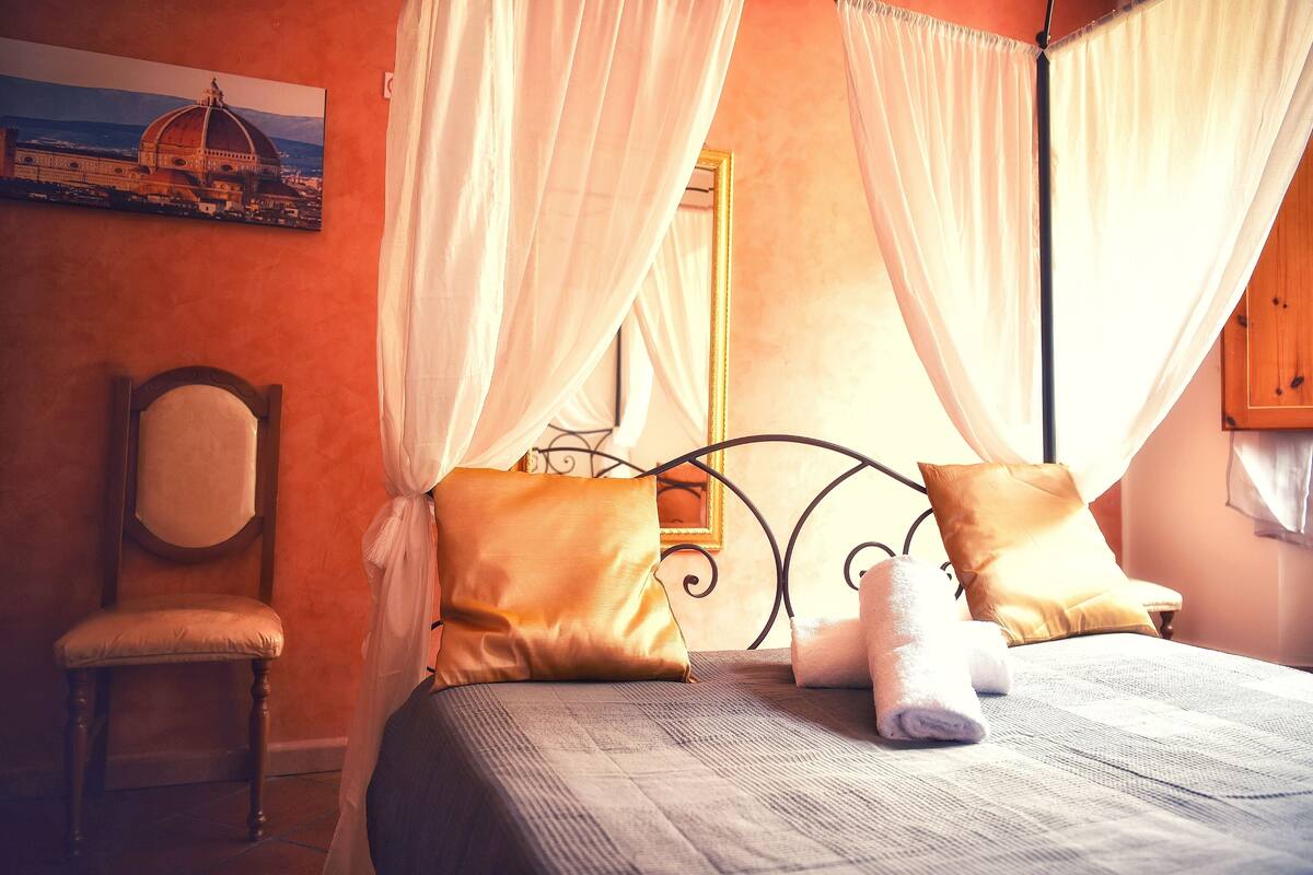 Double Room, Private Bathroom | Desk, soundproofing, iron/ironing board (on request), WiFi (free)