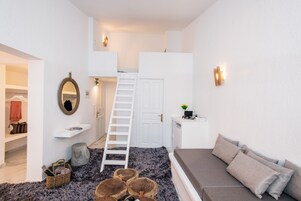 Suite estudio Deluxe (Gaias) | Minibar, decoración individual, mobiliario individual y escritorio