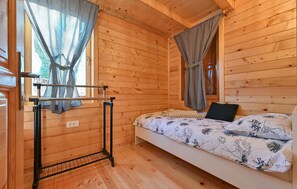 3 bedrooms, travel crib, free WiFi, bed sheets