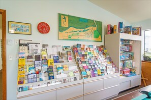 Library - Windjammer Condos (Ocean Shores)