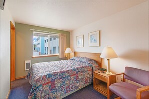 特色装修、特色家居、笔记本电脑工作区、熨斗/熨衣板