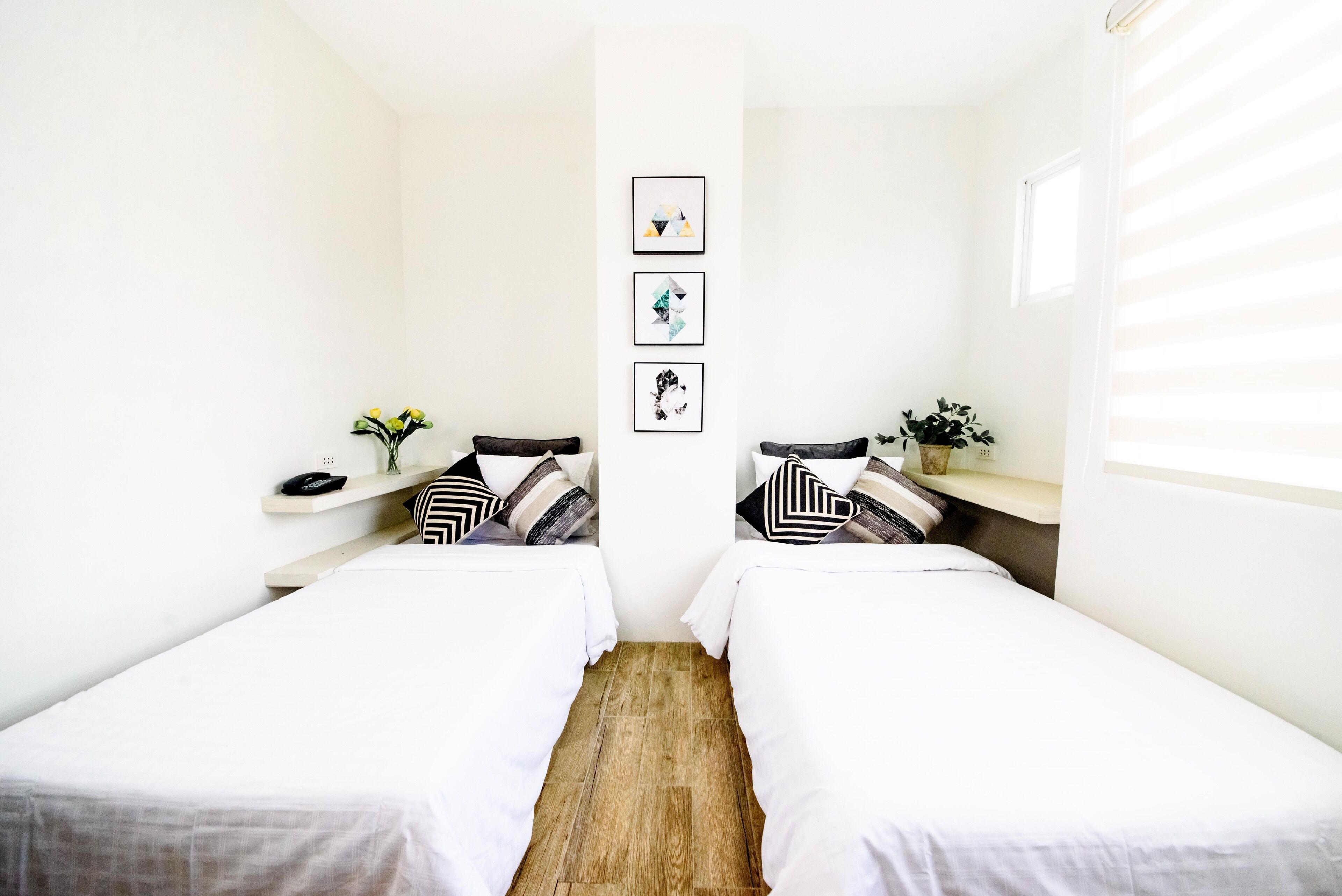 Photo - 1075 Dormitel