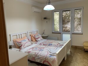 1 habitación, tabla de planchar con plancha, wifi y ropa de cama 