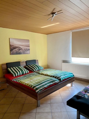 Individually furnished, laptop workspace, free WiFi, bed sheets - Gödelsteinhof (Contwig)