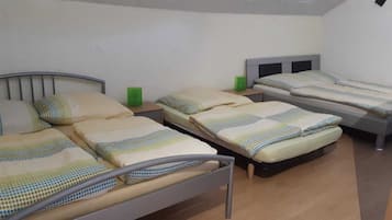 Apartment Ulme | 1 Schlafzimmer, individuell eingerichtet, laptopgeeigneter Arbeitsplatz