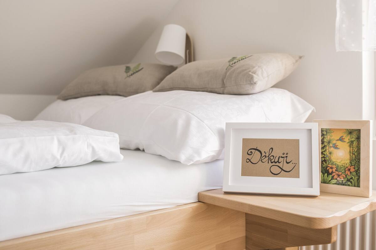 Căn hộ phong cách cổ điển | Minibar, trang trí khác biệt, phòng cách âm, bộ trải giường