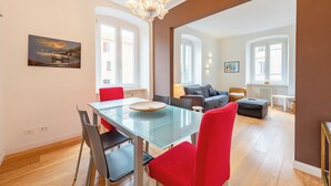 Apartment (3 Bedrooms) | Living area | 32-inch flat-screen TV with satellite channels, TV - JOIVY la Torre del Castello (Genoa)