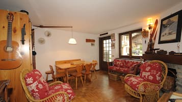 Apartment, 2 Bedrooms, Balcony | Living room