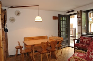 Apartment, 2 Bedrooms, Balcony | Living room