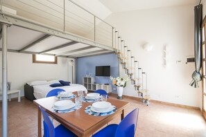 Apartment, 1 Bedroom | In-room dining