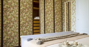 Interior detail - JOIVY Flowers Apartment 25 (Como)