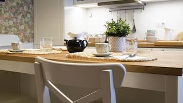 Apartment (1 Bedroom) | Private kitchen | Fridge, microwave, oven, stovetop